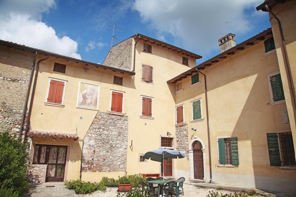 Agriturismo Licensi Del Bresa Villa Monzambano Rum bild