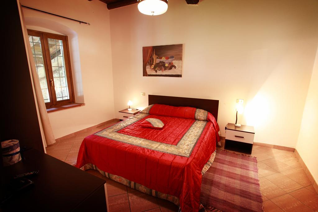 Agriturismo Licensi Del Bresa Villa Monzambano Rum bild