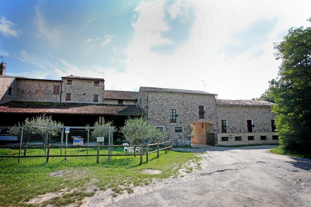 Agriturismo Licensi Del Bresa Villa Monzambano Rum bild