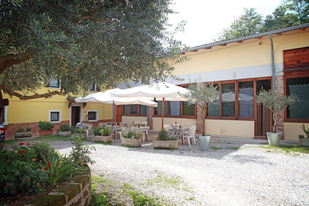 Agriturismo Licensi Del Bresa Villa Monzambano Rum bild
