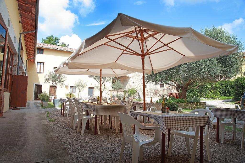Agriturismo Licensi Del Bresa Villa Monzambano Rum bild