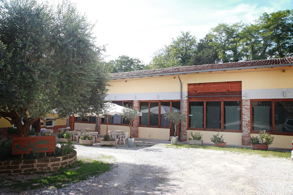 Agriturismo Licensi Del Bresa Villa Monzambano Rum bild