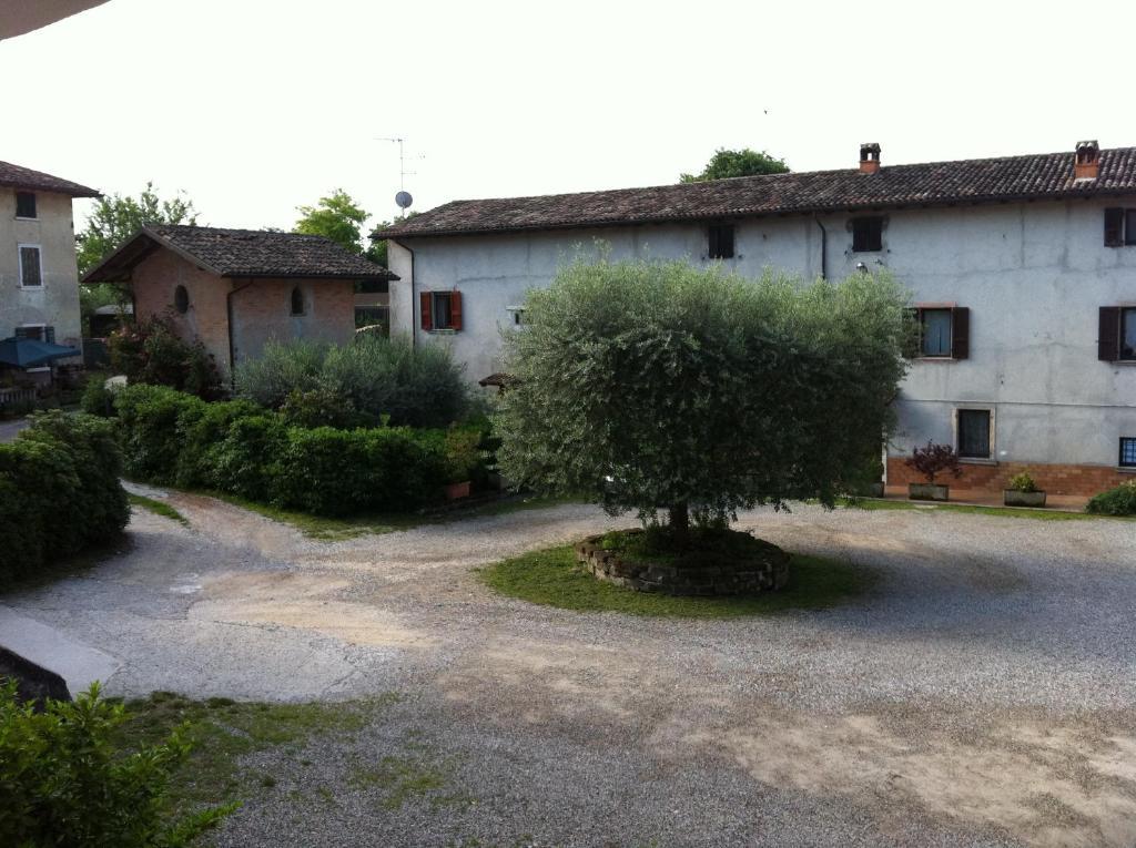 Agriturismo Licensi Del Bresa Villa Monzambano Rum bild