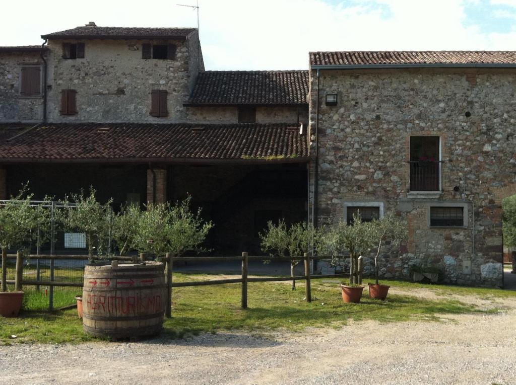 Agriturismo Licensi Del Bresa Villa Monzambano Rum bild